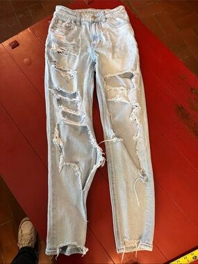 American Eagle Outfitters Light Wash Distressed Boyfriend Jeans